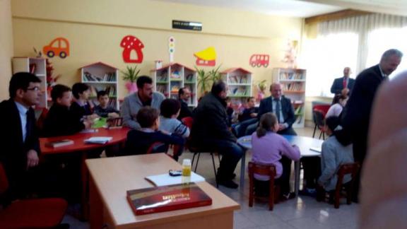 RENK Projesi kapsamında Merkez Fatih İlkokulunda kitap okuma etkinliği yapıldı.