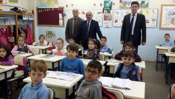 Milli Eğitim Müdürümüz Cumhuriyet İlkokulu birinci sınıf öğrencilerini ziyaret etti.