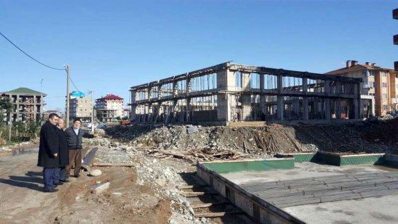 Kaymakamımız Sayın Emrah YILMAZ yapımı devam eden Anadolu İmam Hatip Lisesi  inşaat alanında incelemelerde bulundu. 