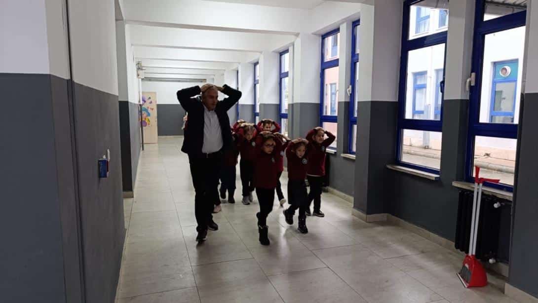 13 Ekim Dünya Afet Risklerini Azaltma Günü, Afete Hazırlık Eğitimi ve Tatbikatı Yapıldı